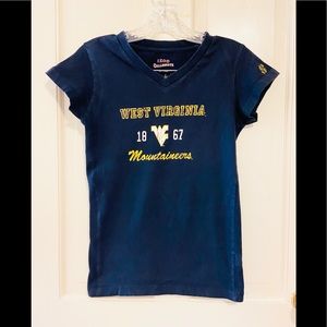 🌸 Izod West Virginia University WVU vneck T-shirt